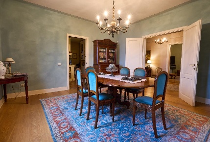 Foto Villa unifamiliare a Fucecchio Torre di 471 m² con 15 locali