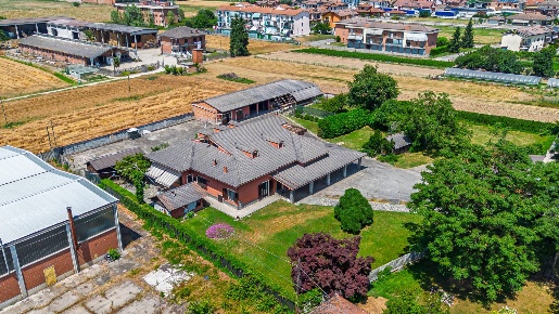 Foto Villa unifamiliare in Via San Sebastiano, Caramagna Piemonte di 650 m²
