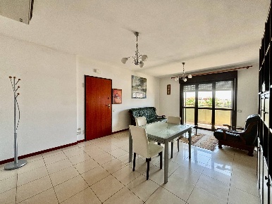 Foto Appartamento in Via Temo, Elmas di 130 m² con 4 locali in affitto