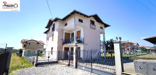 Foto Villa singola in Via Magliazza, Vigliano Biellese di 341 m² in vendita