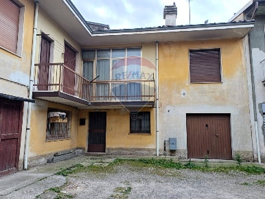 Foto Case semi ndipendenti in Piazza Roma, Busnago di 98 m² con 2 locali
