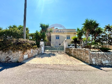 Foto Villa singola in via Fratelli Carnemolla, Ragusa di 240 m² in vendita