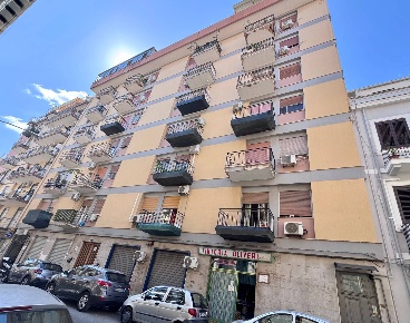 Foto Appartamento in Via D'ossuna, Palermo Zisa di 98 m² con 3 locali