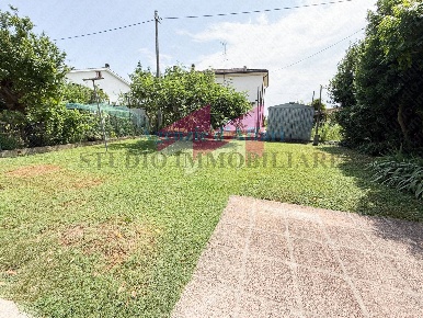 Foto Appartamento in via mercanta, Castelmassa di 150 m² con 6 locali