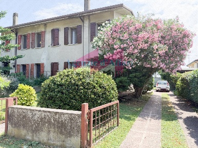 Foto Appartamento in via mercanta, Castelmassa di 150 m² con 6 locali