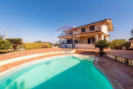 Foto Villa singola in Via Cesare Crescenzi, Frascati di 345 m² con 5 locali