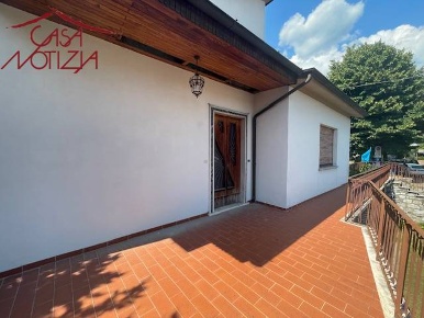 Foto Villa singola in via nazionale, Barga di 400 m² con 6 locali