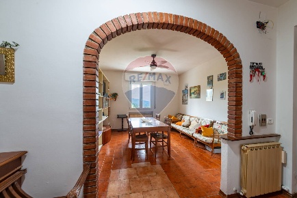 Foto Appartamento a Cavriglia Neri di 110 m² con 6 locali in vendita