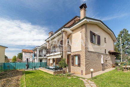 Foto Villa unifamiliare in via Don Giovanni Leoni, Aicurzio Centro