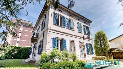 Foto Villa singola in Via Como, Lomazzo Centro di 580 m² con 10 locali