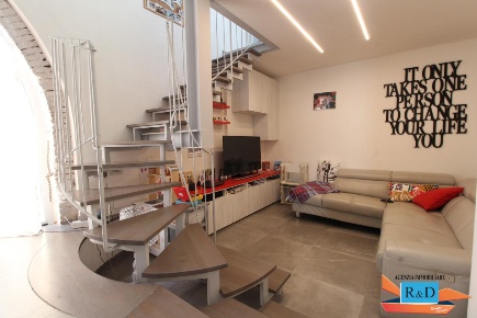 Foto Appartamento a Poggibonsi Staggia di 101 m² con 5 locali in vendita