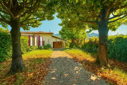 Foto Villa bifamiliare a Pietrasanta di 90 m² con 3 locali in vendita