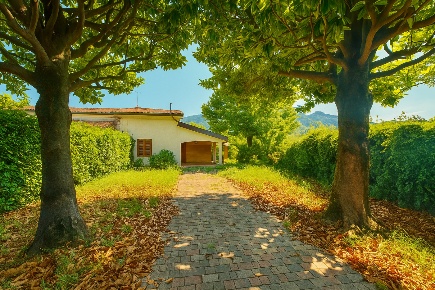 Foto Villa bifamiliare a Pietrasanta di 90 m² con 3 locali in vendita