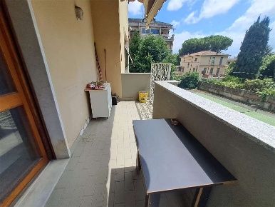 Foto Appartamento in viale xx settembre, Carrara di 110 m² con 6 locali