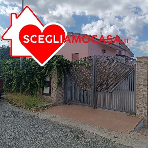 Foto Villa unifamiliare a Settingiano di 185 m² con 5 locali in vendita