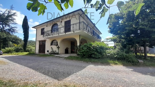 Foto Casa indipendente a Manciano Centro di 270 m² con 8 locali in vendita