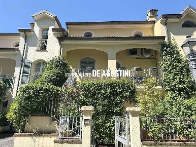 Foto Appartamento in Via S.Isidoro 1, Bogogno di 180 m² con 5 locali