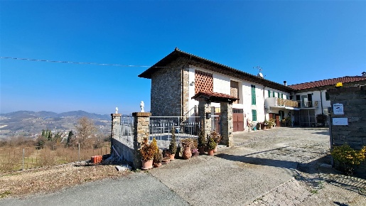Foto Casa indipendente a Monastero Bormida di 520 m² con 22 locali
