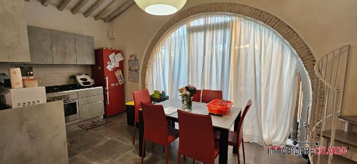 Foto Appartamento a Poggibonsi di 108 m² con 5 locali in vendita