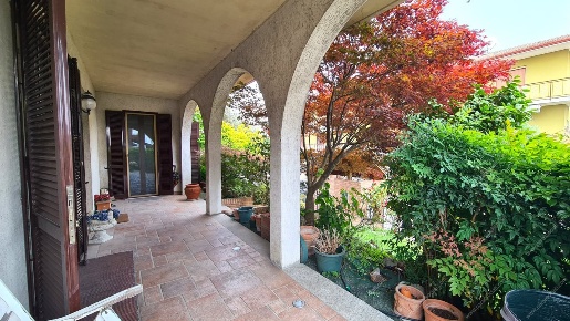 Foto Villa unifamiliare a Cornegliano Laudense Muzza Sant'Angelo di 305 m²