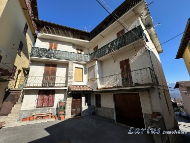 Foto Appartamento in via Testori, Sormano Centro di 86 m² con 3 locali