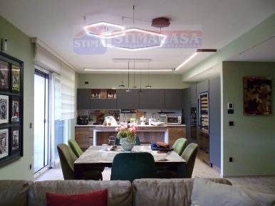 Foto Appartamento a Afragola di 240 m² con 9 locali in vendita