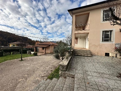 Foto Appartamento in Via San Benedetto 5, Torre Cajetani di 150 m²