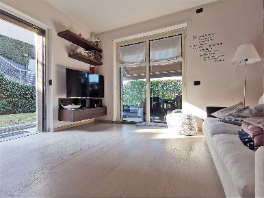 Foto Appartamento in via degli alpini, Lipomo di 75 m² con 3 locali
