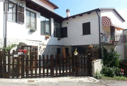 Foto Case semi ndipendenti a Roccavignale di 150 m² con 10 locali