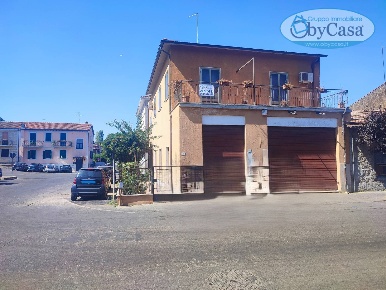Foto Casa indipendente in Via IV Novembre, Manziana di 170 m² con 5 locali