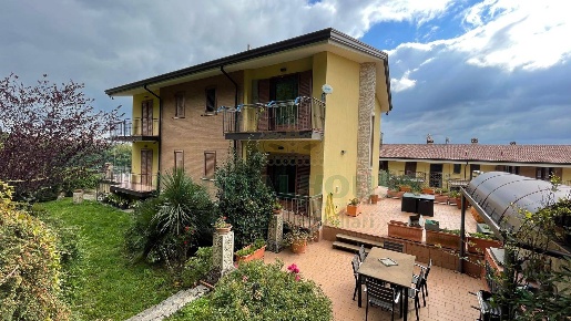 Foto Casa indipendente a Summonte di 500 m² con 15 locali in vendita