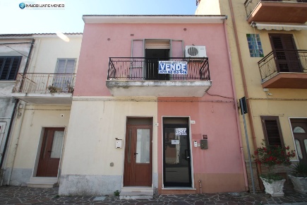 Foto Casa indipendente in Via Vincenzo Tanassi, Ururi di 140 m² in vendita