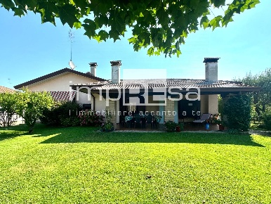 Foto Villa unifamiliare in Via Campagnola, Villorba Visnadello di 250 m²