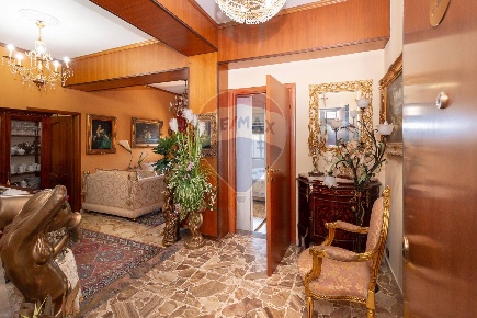 Foto Appartamento in via Enrico Besana, Catania di 128 m² con 5 locali