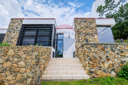 Foto Villa singola a Varazze San Giacomo di 177 m² con 7 locali in vendita