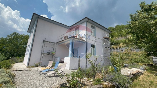 Foto Villa singola a Castelnuovo di Garfagnana di 312 m² con 8 locali