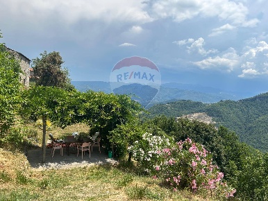 Foto Villa singola a Castelnuovo di Garfagnana di 312 m² con 8 locali
