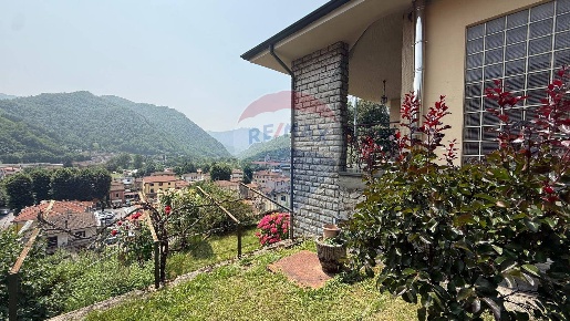 Foto Villa singola a Bagni di Lucca Centro di 254 m² con 9 locali
