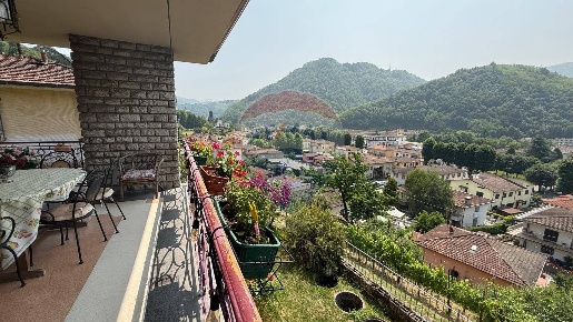 Foto Villa singola a Bagni di Lucca Centro di 254 m² con 9 locali
