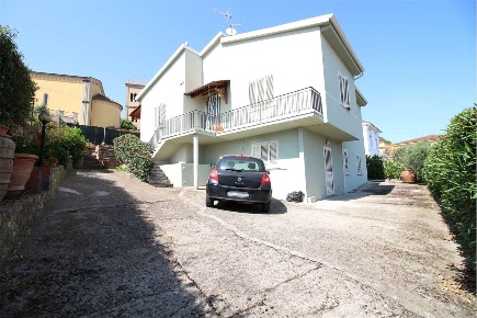 Foto Casa indipendente a Bientina Centro di 201 m² con 10 locali in vendita