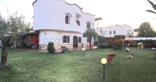 Foto Villa bifamiliare in Via VILLAGGIO DEL SISTO 45, Terracina di 130 m²