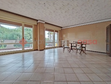 Foto Appartamento in vignetta, Arona Centro di 148 m² con 4 locali
