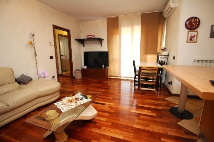 Foto Appartamento in Via Ugo Foscolo 61, Gorla Minore di 67 m² con 2 locali