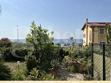 Foto Appartamento in Strada Privata Barabino 21, Sanremo di 63 m²