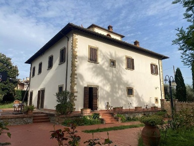 Foto Villa unifamiliare in Piazza Falcone e Borsellino 1, Arezzo di 590 m²