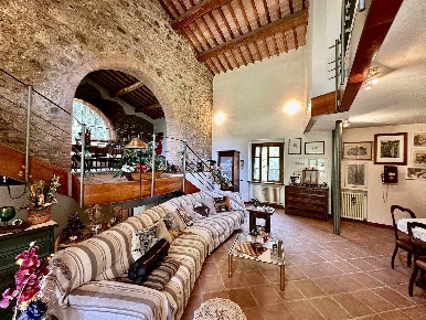 Foto Villa unifamiliare a Monteriggioni Badesse di 216 m² con 8 locali