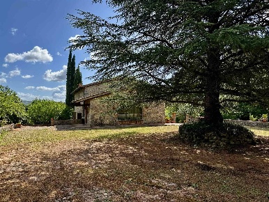 Foto Villa unifamiliare a Monteriggioni Badesse di 216 m² con 8 locali