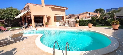 Foto Villa unifamiliare in VIA MASSAFRA, Martina Franca di 150 m²