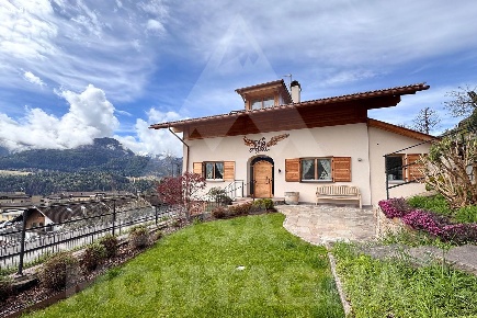 Foto Villa unifamiliare a Cavalese in vendita