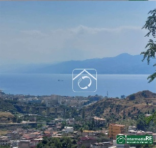 Foto Casa indipendente a Reggio di Calabria di 213 m² con 12 locali